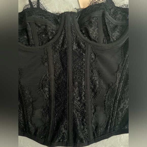 SHEIN x Carly Lawrence SHEIN BAE Lace Trim Bustier Cami Top - Picture 7 of 9